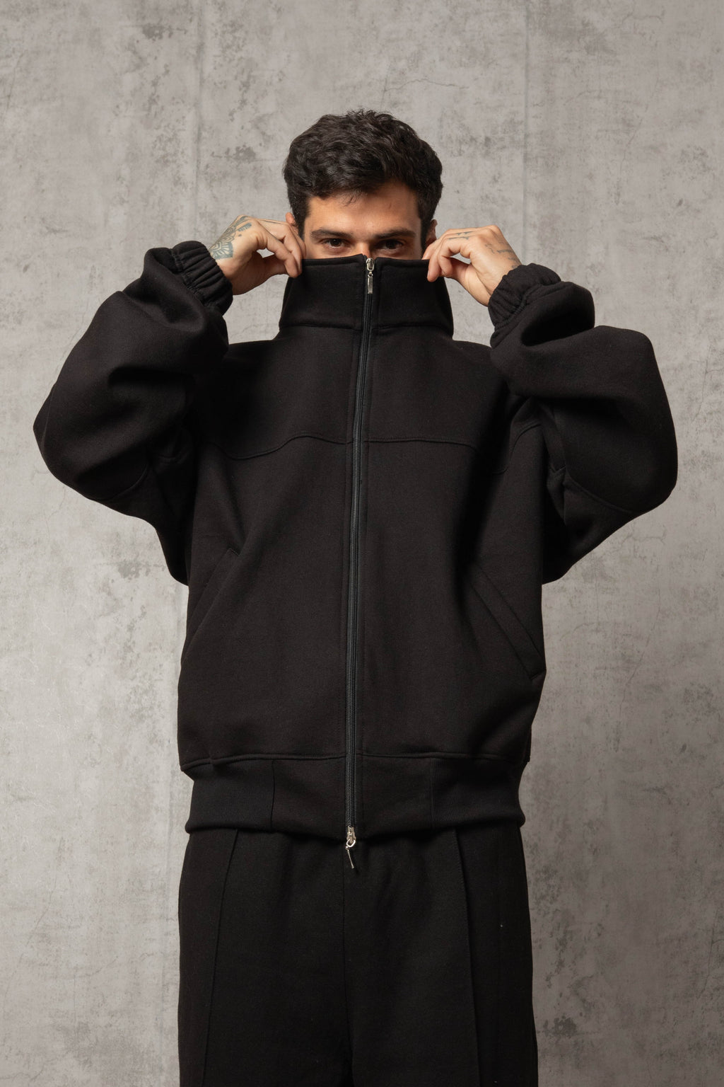 CONJUNTO ESSENTIAL WIDE NEGRO