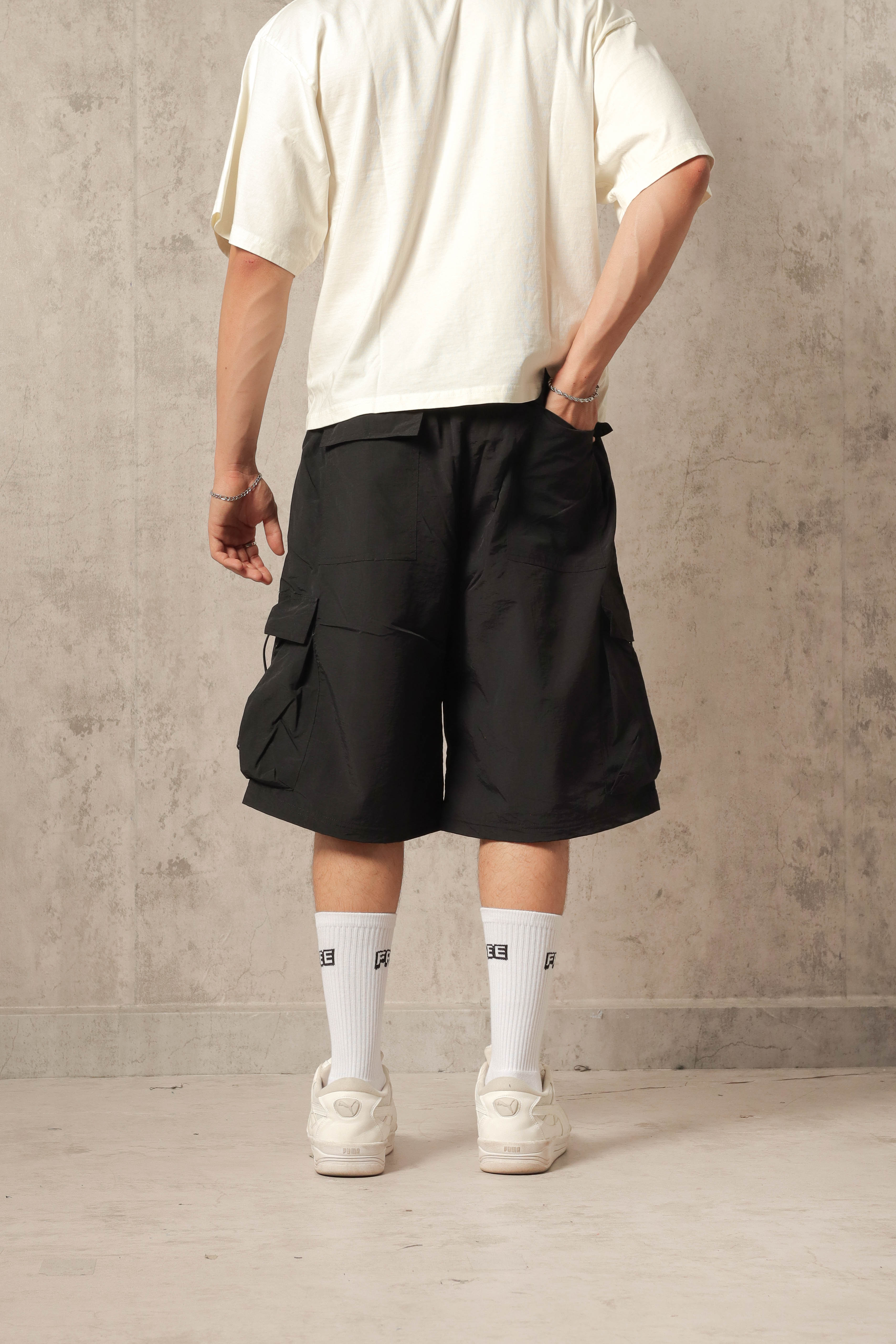 SHORT PARACHUTE CARGO NEGRO