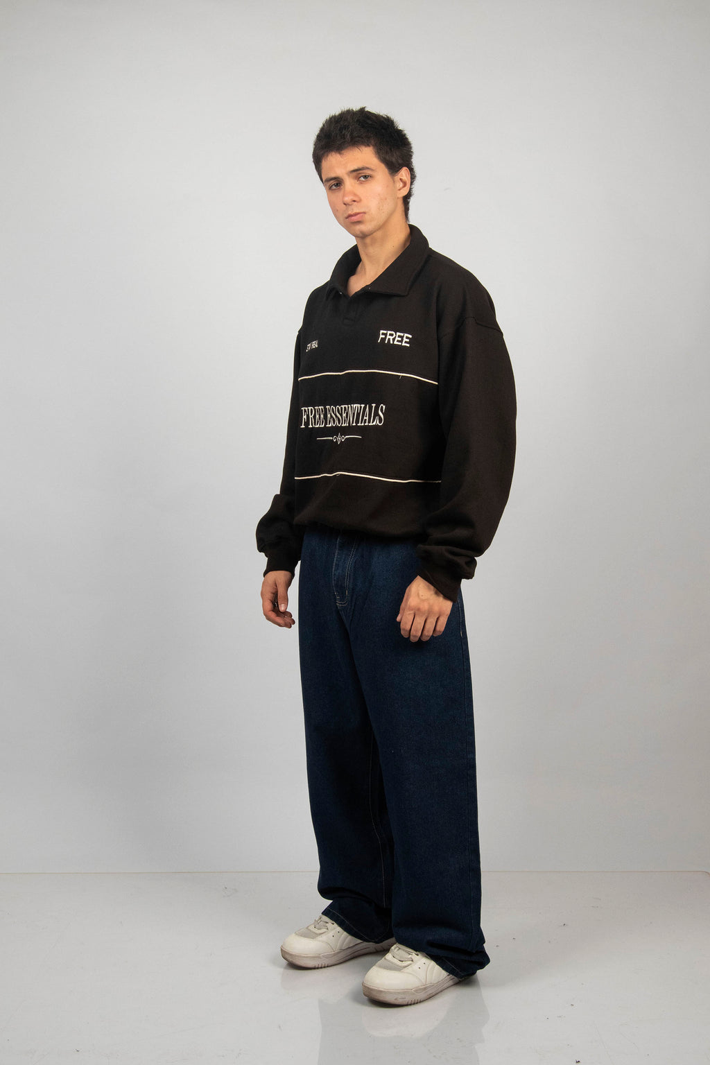 POLERA CROP FREE ESSENTIAL NEGRO